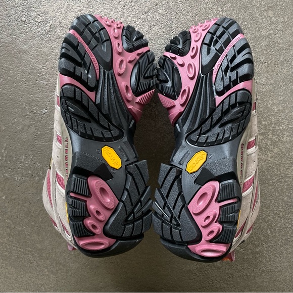 Merrell Women's Moab 2 Mid Waterproof Hiking Boots in Boulder Blush Pink - Picture 6 of 11